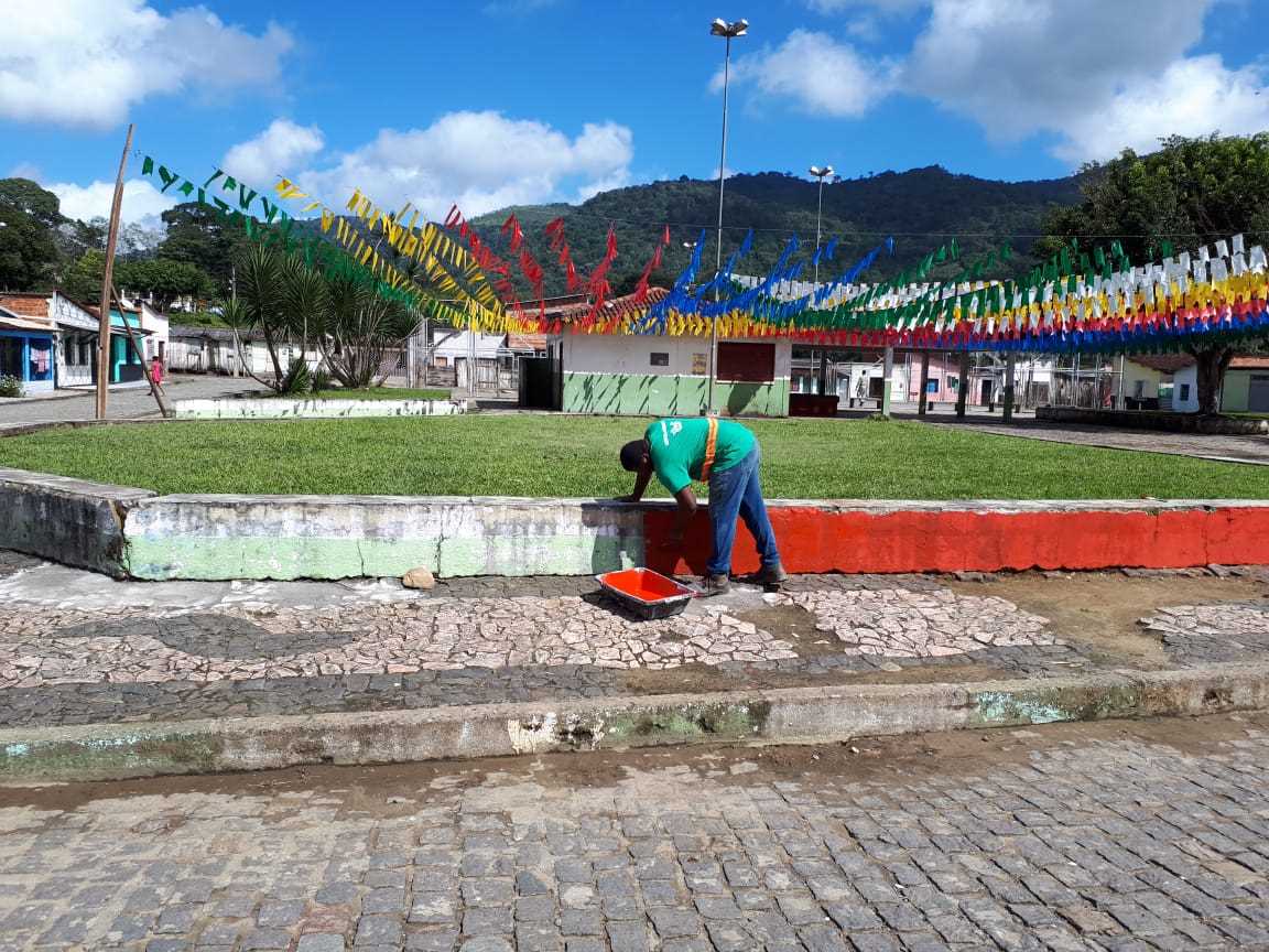Camacã: Prefeitura realiza Mutirão de limpeza e pintura no Distrito de Jacareci